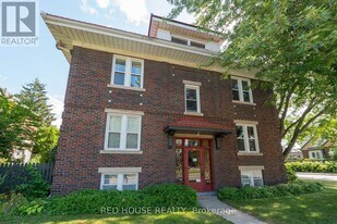 55 Balsam Ave S in Hamilton, ON - Building Photo