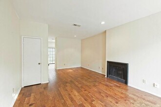 5000 Cedar Spgs in Dallas, TX - Building Photo - Building Photo