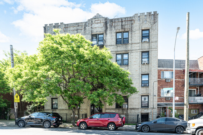 7006 Woodside Ave in Woodside, NY - Building Photo - Building Photo