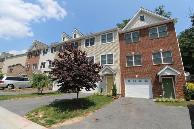 2242 Deyerle Ave in Harrisonburg, VA - Building Photo - Building Photo