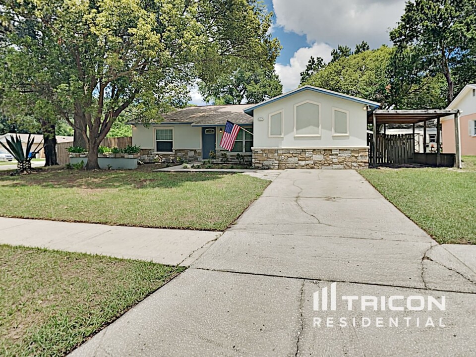 202 Faithway Dr in Seffner, FL - Building Photo