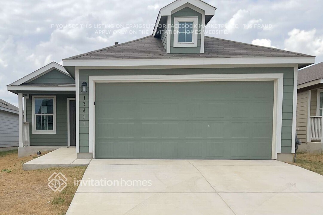 13411 Ashworth Blvd in San Antonio, TX - Foto de edificio