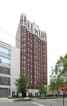 Silver Cloud Condominiums in Chicago, IL - Building Photo - Building Photo