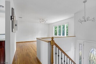 27 Ellen Ln in Wayne, NJ - Building Photo - Building Photo