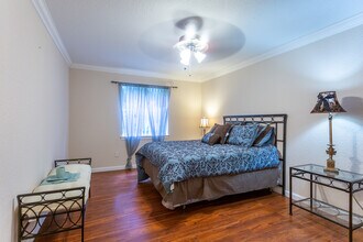 The Falls of Beechnut in Houston, TX - Foto de edificio - Interior Photo
