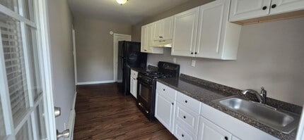 2951 Liberty Pkwy in Dundalk, MD - Foto de edificio - Building Photo