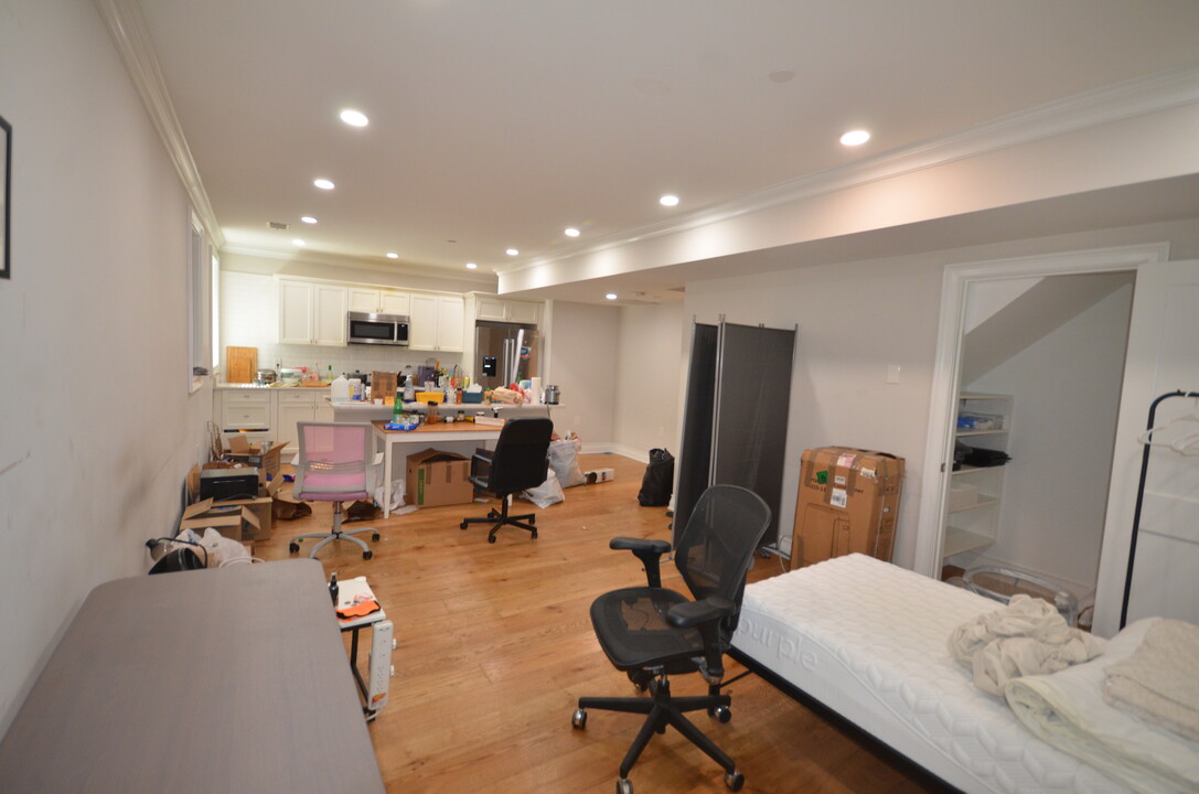 18 Mount Hood Rd, Unit 2 in Boston, MA - Building Photo
