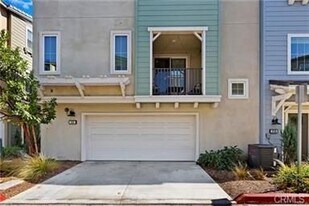 868 Seville Ln in Pomona, CA - Building Photo