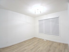 5142 Kinney Wy SW in Edmonton, AB - Building Photo - Building Photo