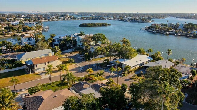 407 15th Ave in Indian Rocks Beach, FL - Building Photo - Building Photo