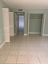 4011 Meridian Ave in Miami Beach, FL - Foto de edificio - Building Photo