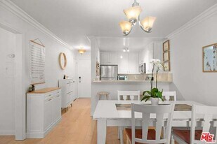 1125 Pico Blvd in Santa Monica, CA - Building Photo