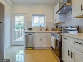 913 S Yewdall St in Philadelphia, PA - Building Photo - Building Photo