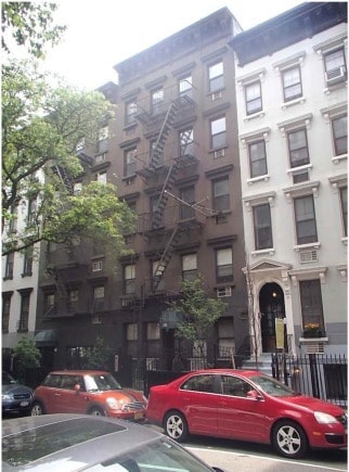 316 E 77th St in New York, NY - Foto de edificio - Building Photo