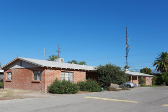 5442-5456 E Bellevue Ave in Tucson, AZ - Foto de edificio - Building Photo