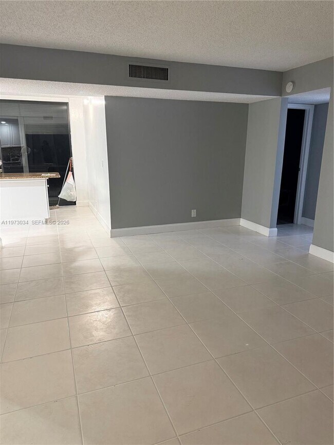 5220 Las Verdes Cir in Delray Beach, FL - Building Photo - Building Photo