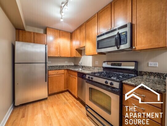 628 W Wrightwood Ave, Unit 212 in Chicago, IL - Building Photo - Building Photo