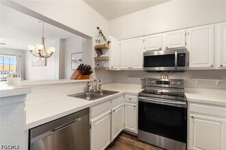 23710 Walden Center Dr in Bonita Springs, FL - Foto de edificio - Building Photo