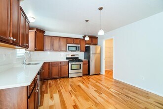 180 Cherry Tree Ln in Commercial Point, OH - Foto de edificio - Building Photo