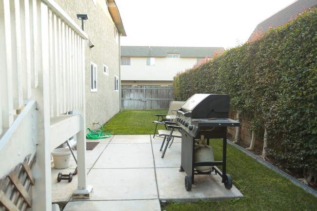 2041 Tustin Ave in Costa Mesa, CA - Building Photo - Building Photo