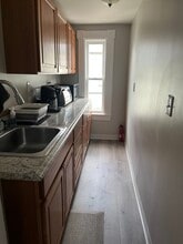 549 Hevey St, Unit 2 in Manchester, NH - Foto de edificio - Building Photo