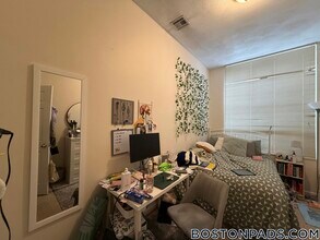 81 Essex St, Unit 22 in Boston, MA - Foto de edificio - Building Photo