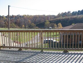 946 Buena Vista Boulevard, Unit 946 Buena Vista Blvd. Rear in Steubenville, OH - Foto de edificio - Building Photo