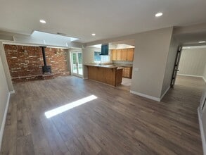 134 Verde Vista Dr in Thousand Oaks, CA - Building Photo - Building Photo