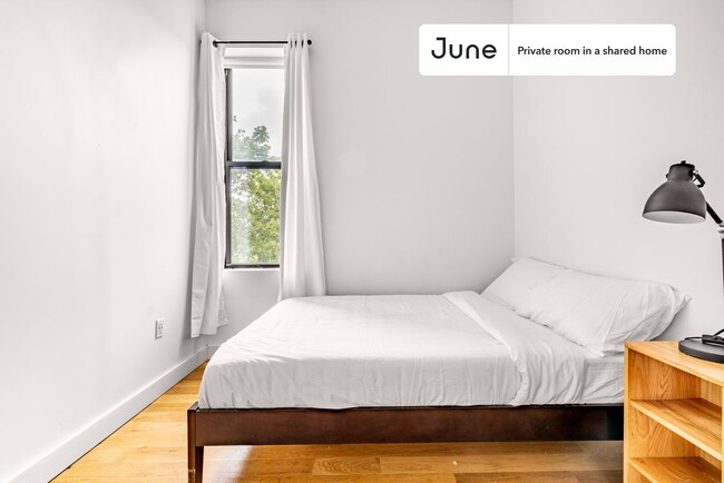 Private bedroom in 5 bed/3 bath Home in Queens, NY - Building Photo - Building Photo