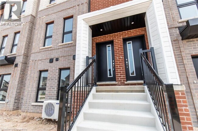 199 Burke St in Waterdown, ON - Building Photo - Building Photo