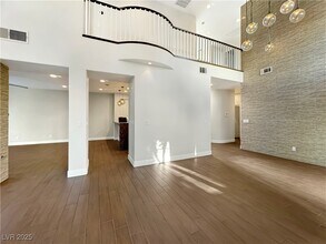 1352 Fox Acres Dr in Las Vegas, NV - Building Photo - Building Photo