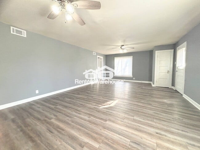 212 N 13th St in Adel, IA - Foto de edificio - Building Photo