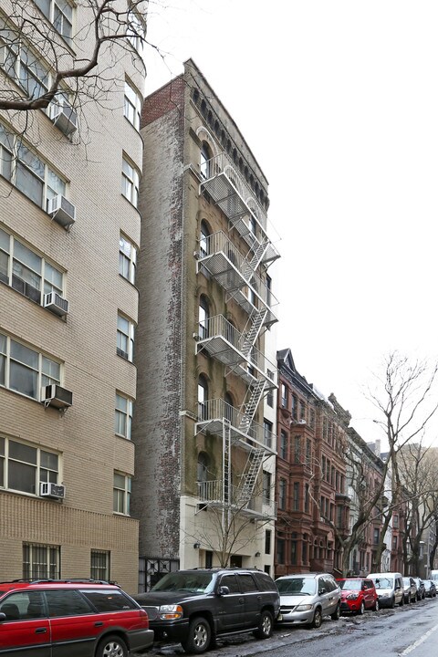 2 W 90th St in New York, NY - Building Photo