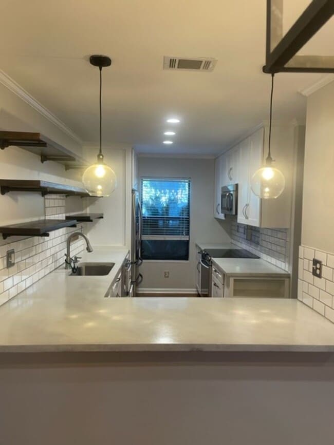 property at 6 Battery Ln