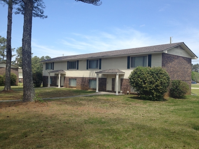 Rosewood and Briarwood Apartments in Columbiana, AL - Building Photo