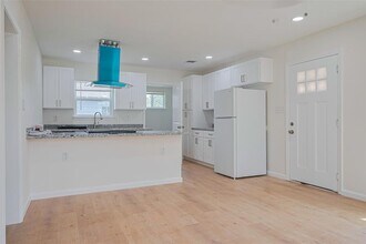 407 Pine St in Sugar Land, TX - Building Photo - Building Photo