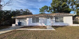 13095 Linden Dr in Spring Hill, FL - Building Photo