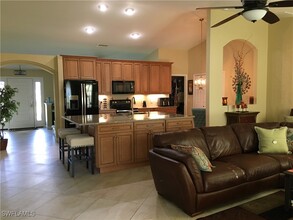 4206 SE 3rd Ave in Cape Coral, FL - Foto de edificio - Building Photo