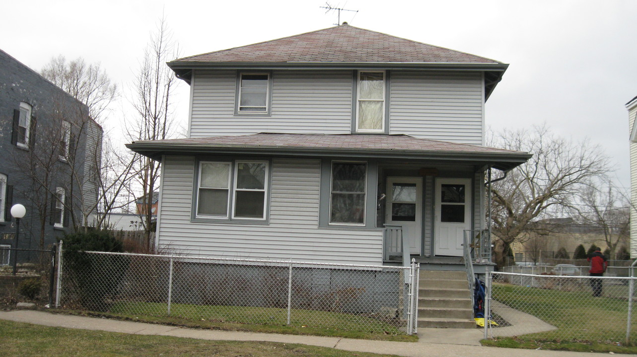 1918 Jackson Ave in Evanston, IL - Building Photo