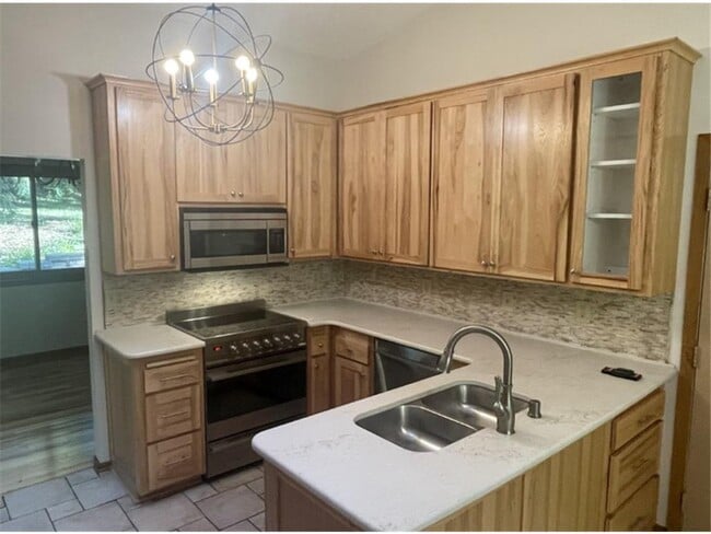 14810 Lloyds Dr in Minnetonka, MN - Building Photo - Building Photo