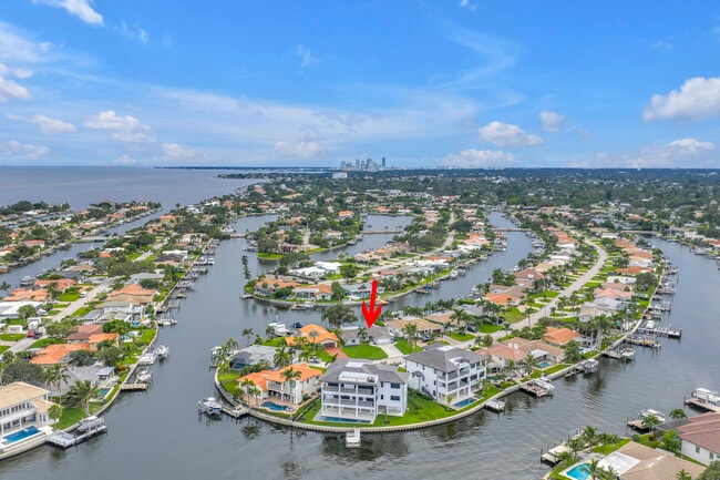 2080 Michigan Ave NE in St. Petersburg, FL - Building Photo - Building Photo
