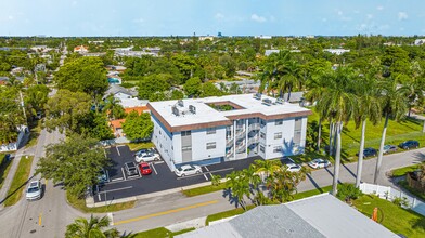 King Arthur Apartments in Hollywood, FL - Building Photo - Building Photo