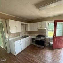 406 Henry Baker Rd in Zebulon, NC - Foto de edificio - Building Photo