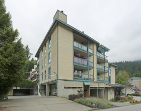 The Coveside in North Vancouver District, BC - Building Photo - Building Photo