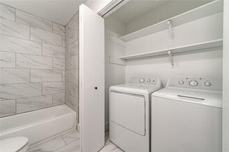 1060 Mathews Ct in Smyrna, GA - Building Photo - Building Photo