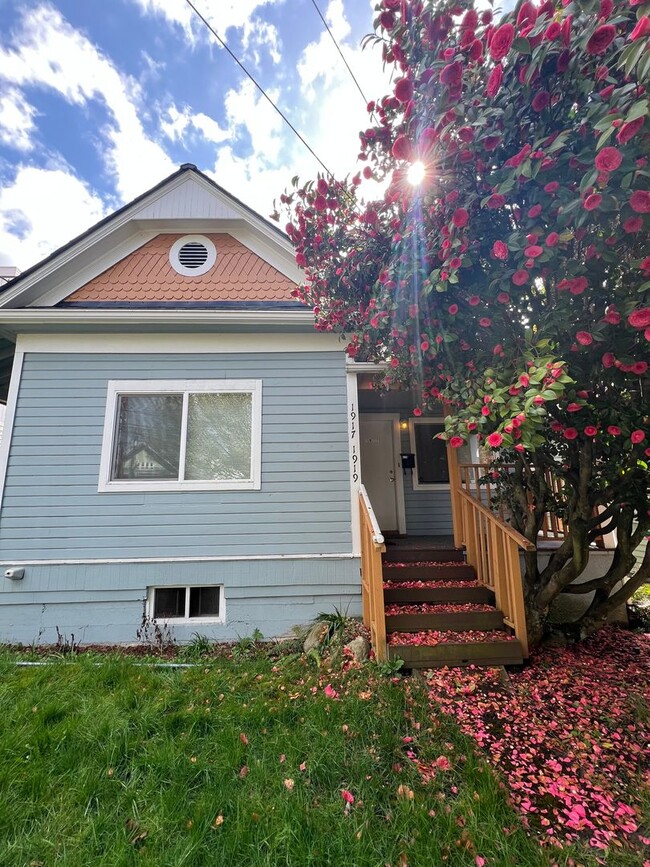 1919 N 50th St in Seattle, WA - Foto de edificio - Building Photo