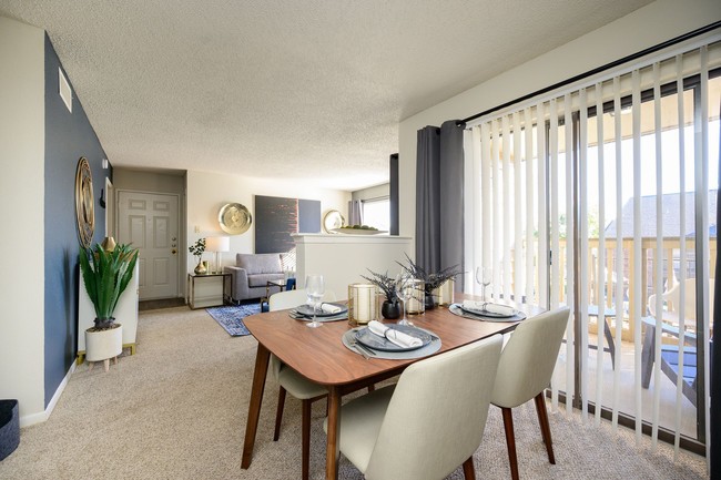 Laurel Heights at Cityview in Fort Worth, TX - Foto de edificio - Building Photo