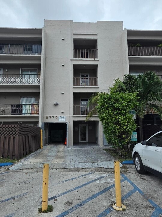 5775 W 20th Ave in Hialeah, FL - Building Photo