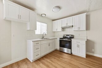 Kenmore Apartments in Los Angeles, CA - Building Photo - Interior Photo