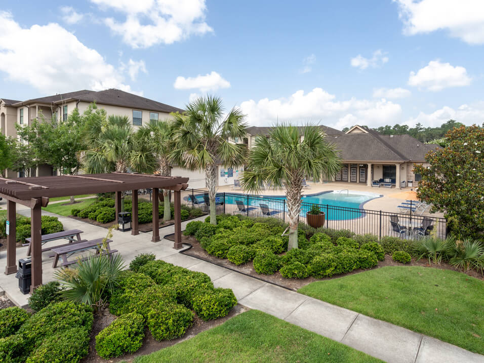 Village at Juban Lakes in Denham Springs, LA - Foto de edificio